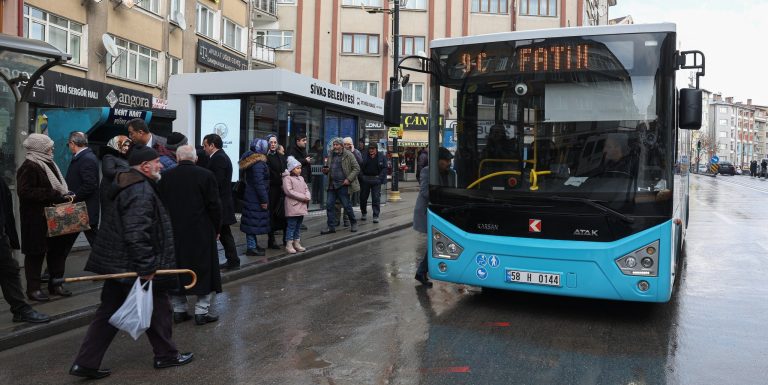 Sivas Ta Akıllı ve Kapalı Durakların İlki Hikmet Işık Caddesi Üzerinde Hizmete Sunuldu-radyobora